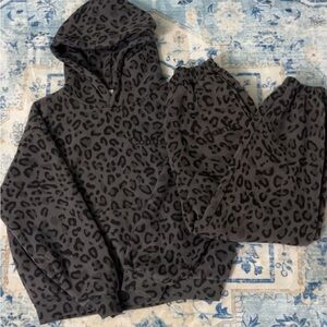 Kids Comfrt dark leopard print